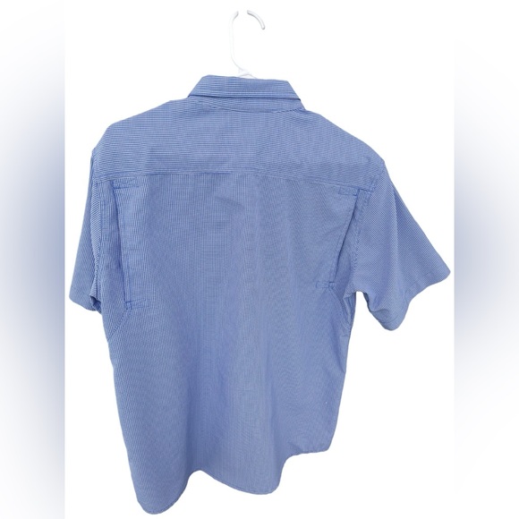 Men’s Hook and tackle Fishing shirt. EUC. Used once. - Picture 3 of 4